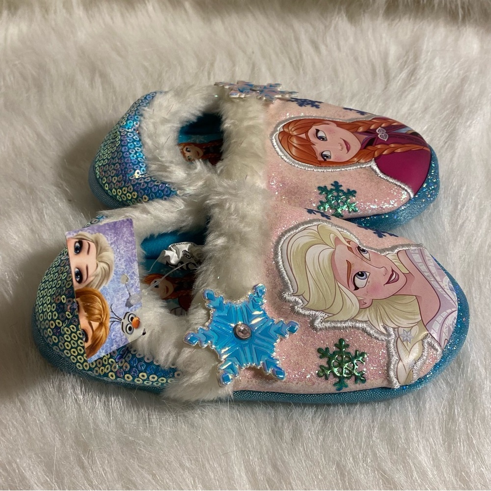 Frozen Girl Slippers Size 9-10 Slip On New With Tags White-Blue